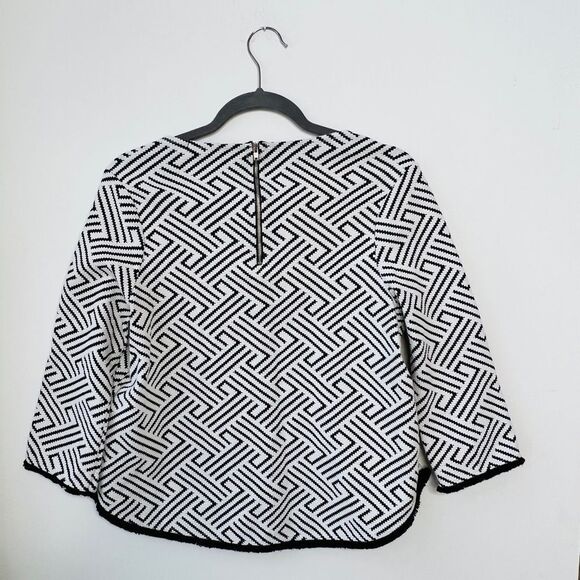 W5 Top Abstract Stripes White Black Small - Picture 8 of 10